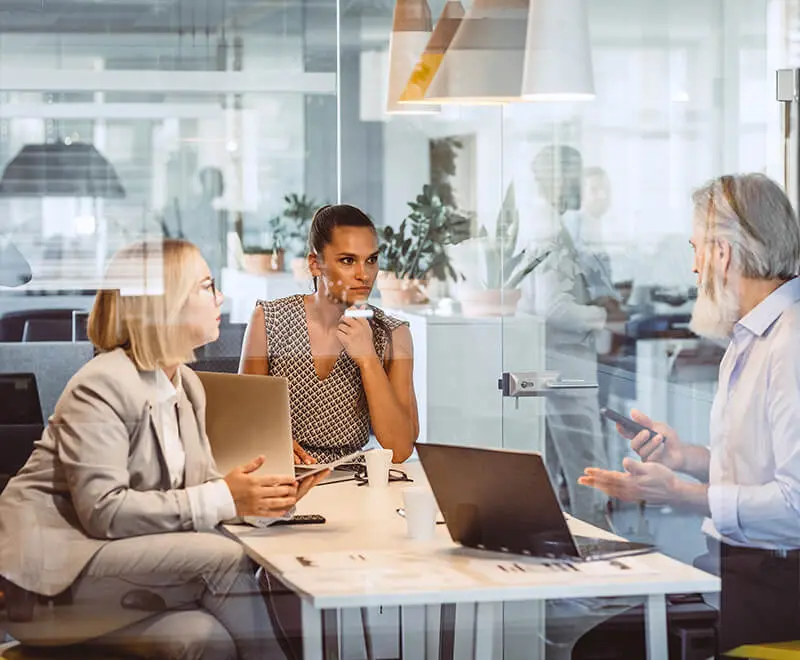réunion-homme-femme