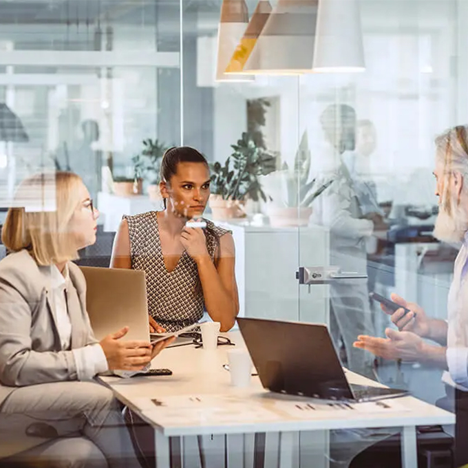 réunion-homme-femme